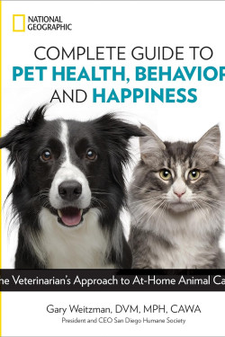 National Geographic Complete Guide to Pet Health, Behavior, and Happiness: The Veterinarian's Approach to At-Home Animal Care by Gary Weitzma - Paperback